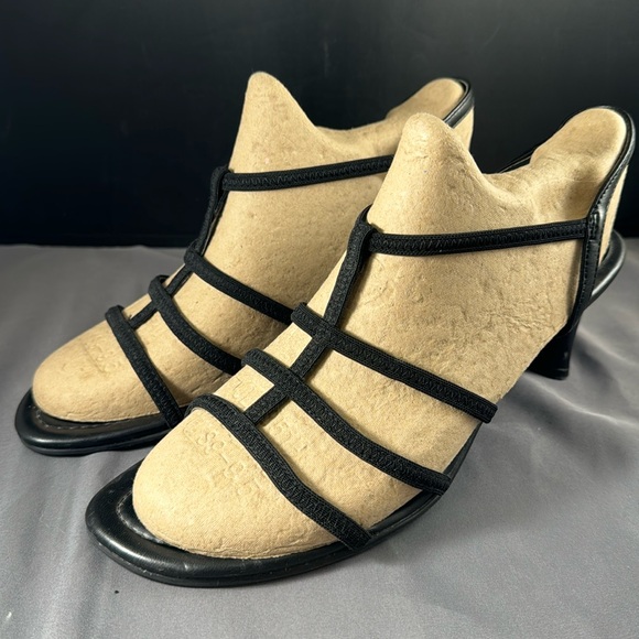 Fioni black strappy sandal with 3” heel size 9.5 W - Picture 4 of 6